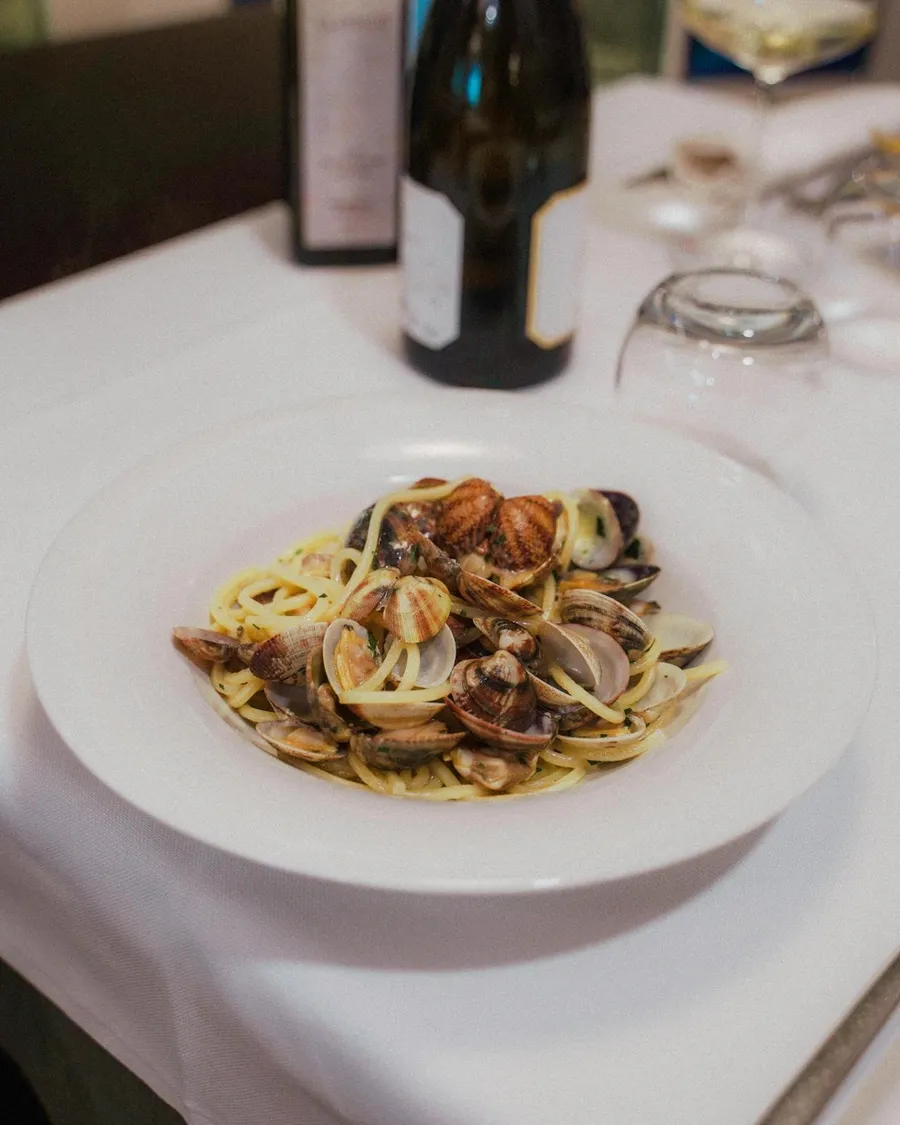 Spaghetti alle vongole veraci con prezzemolo